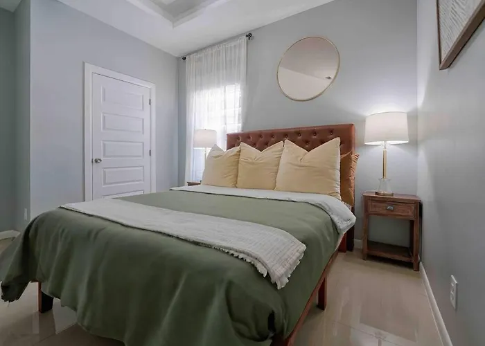 Cozy & Stylish 3Bed 2Bath Apt Close To Mall