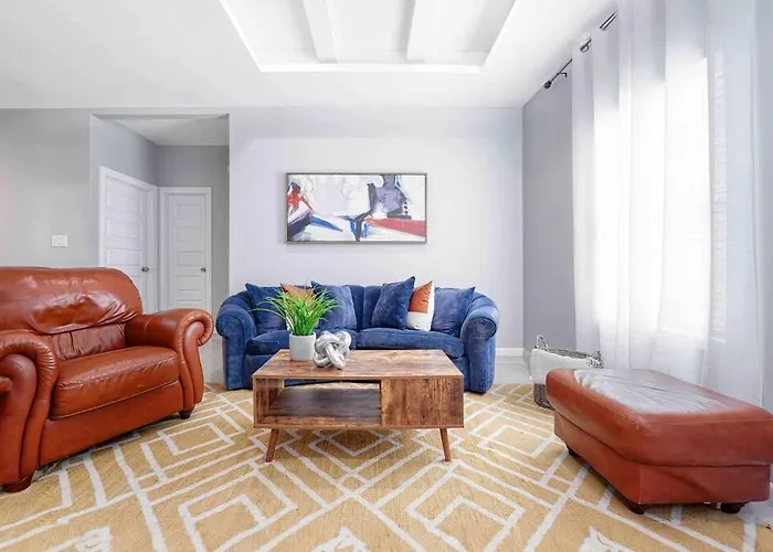 Cozy & Stylish 3Bed 2Bath Apt Close To Mall