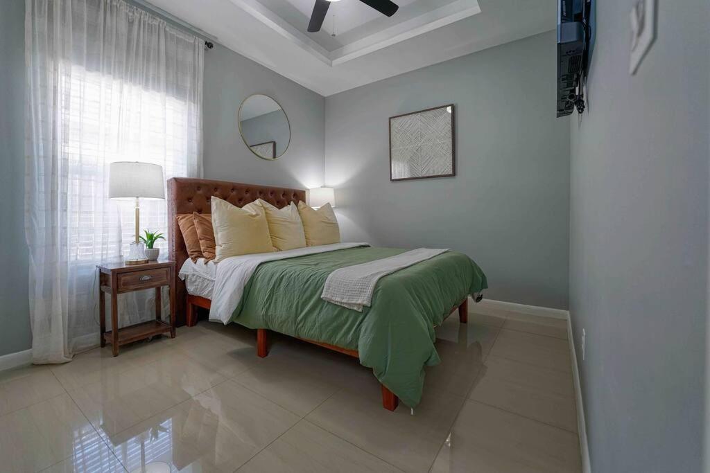 Cozy & Stylish 3bed 2bath Close To Mall