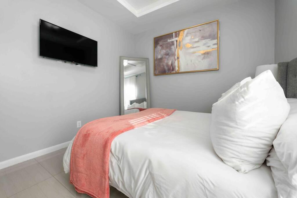 Cozy & Stylish 3bed 2bath Close To Mall Apartment McAllen