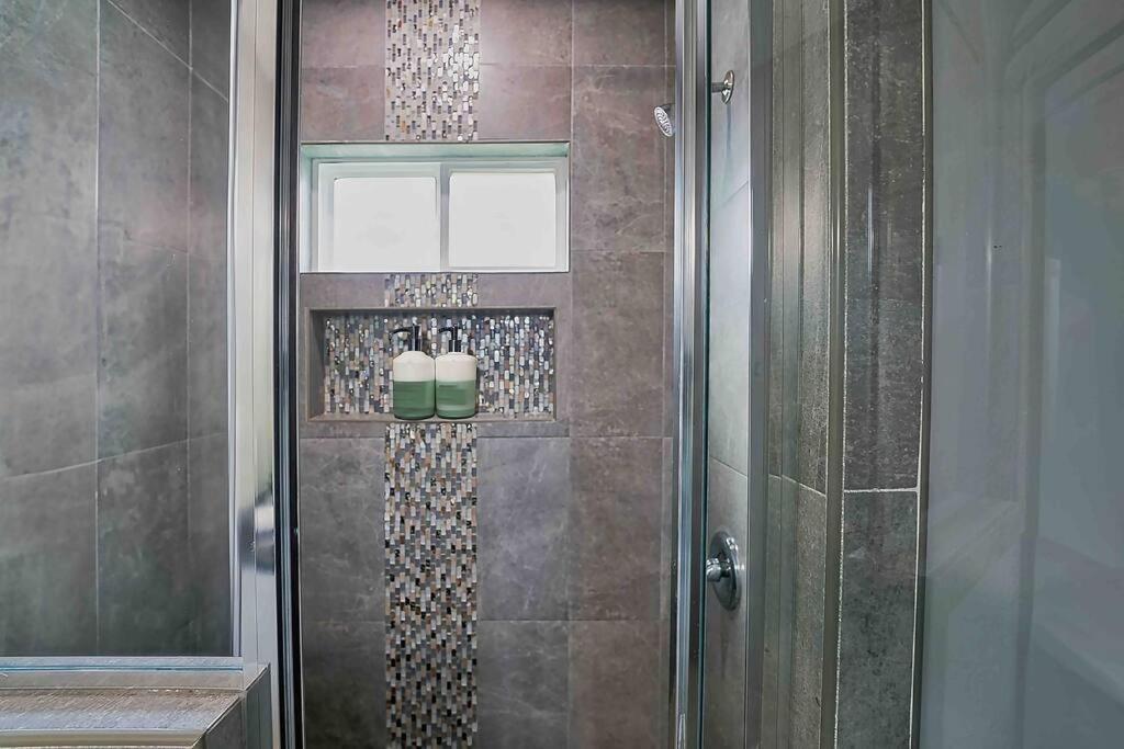 Cozy & Stylish 3bed 2bath Close To Mall Apartment